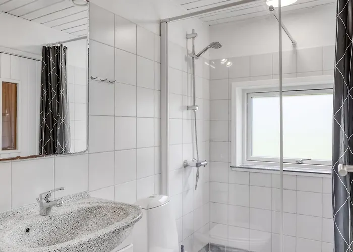 Сasa de vacaciones Yngve - 1-2km From The Sea By Interhome